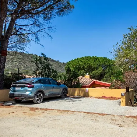 With Large Terrace, Bbq, Wifi, Ac, 2 Parking Spaces Villa